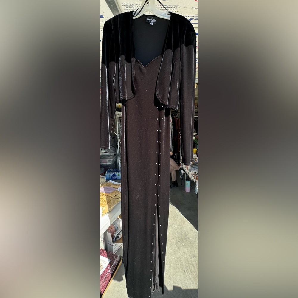 ONYX Nite - Beautiful Never Worn Gown